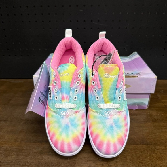 New W/ Box! Youth Heelys Ivory Ella Tie Dye Multi Color Classic Sneakers Size 5 - Picture 3 of 5